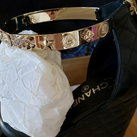 Chanel BLACK LEATHER & GOLD STRAP WEDGE SANDAL - Picture 5 of 8